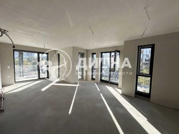 Тристаен апартамент в Пловдив, Христо Смирненски - 130 кв.м за 1916 €/кв.м - Снимка #1