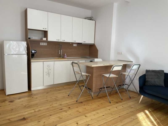 Дава се под наем Тристаен апартамент в София, Център - 70 кв.м за 701.25 € - Снимка #1