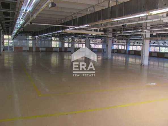 Промишлена сграда в Опака - 2952 кв.м за 221 €/кв.м - Снимка #1