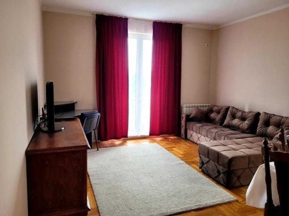 Дава се под наем Двустаен апартамент в Пловдив, Център - 62 кв.м за 362.1 € - Снимка #1