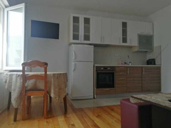 Дава се под наем Едностаен апартамент в Бургас, Център - 40 кв.м за 357 € - Снимка #1