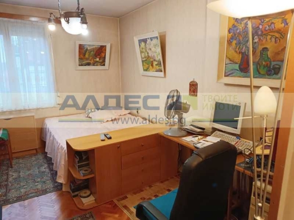 Двустаен апартамент в София, Оборище - 76 кв.м за 3920 €/кв.м - Снимка #1