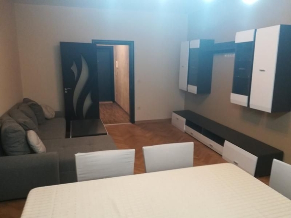 Дава се под наем Тристаен апартамент в София, Център - 100 кв.м за 800 € - Снимка #1