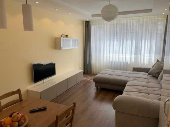 Дава се под наем Тристаен апартамент в София, Оборище - 106 кв.м за 510 € - Снимка #1