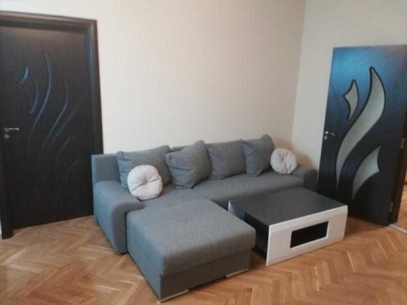 Дава се под наем Тристаен апартамент в София, Център - 100 кв.м за 816 € - Снимка #1