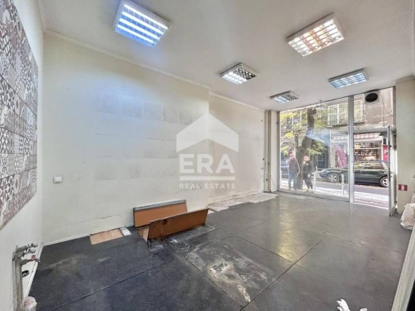 Дава се под наем Магазин в София, Център - 43 кв.м за 650 € - Снимка #1