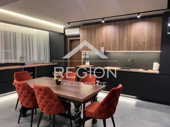 Дава се под наем Тристаен апартамент в Варна, Гръцка махала - 110 кв.м за 1071 € - Снимка #1