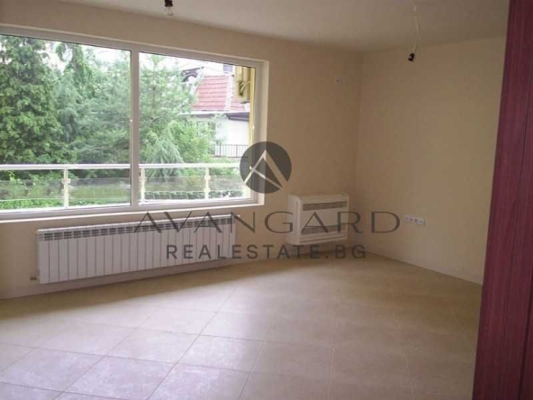 Магазин в Пловдив, Кършияка - 220 кв.м за 1478 €/кв.м - Снимка #1