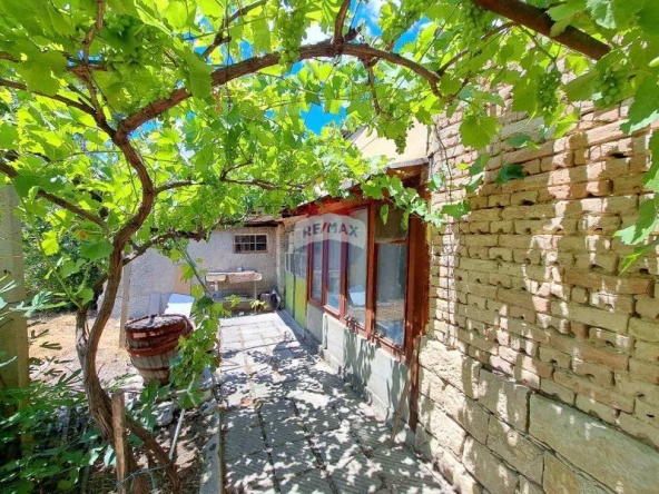 Къща в с. Зайчино ореше, Област Шумен - 270 кв.м за 148 €/кв.м - Снимка #1