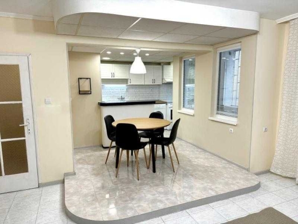 Дава се под наем Двустаен апартамент в Бургас, Лазур - 67 кв.м за 408 € - Снимка #1