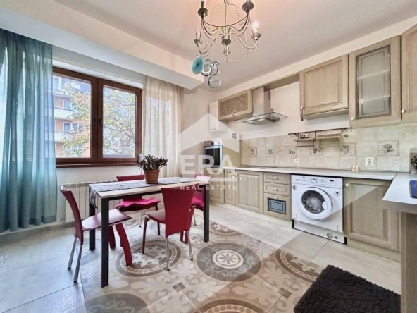 Дава се под наем Тристаен апартамент в София, Център - 102 кв.м за 900 € - Снимка #1