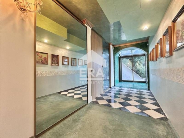 Многостаен апартамент в София, Бояна - 315 кв.м за 2004 €/кв.м - Снимка #1