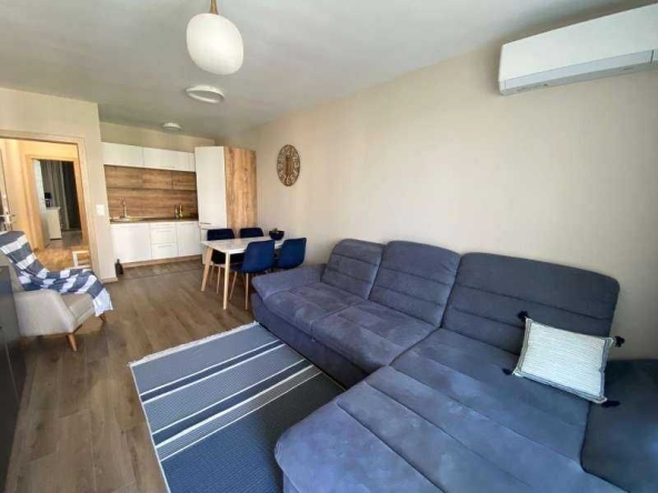 Двустаен апартамент в Варна, Цветен квартал - 70 кв.м за 3858 €/кв.м - Снимка #1