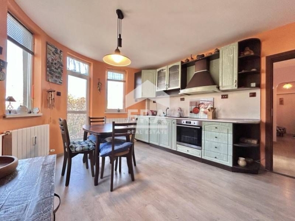 Дава се под наем Четиристаен апартамент в София, Оборище - 90 кв.м за 900 € - Снимка #1