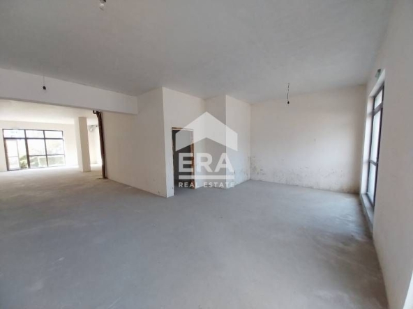 Дава се под наем Магазин в Варна, Възраждане 1 - 115 кв.м за 765 € - Снимка #1