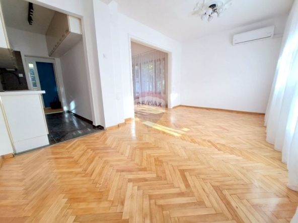 Дава се под наем Тристаен апартамент в Варна, Център - 100 кв.м за 800 € - Снимка #1