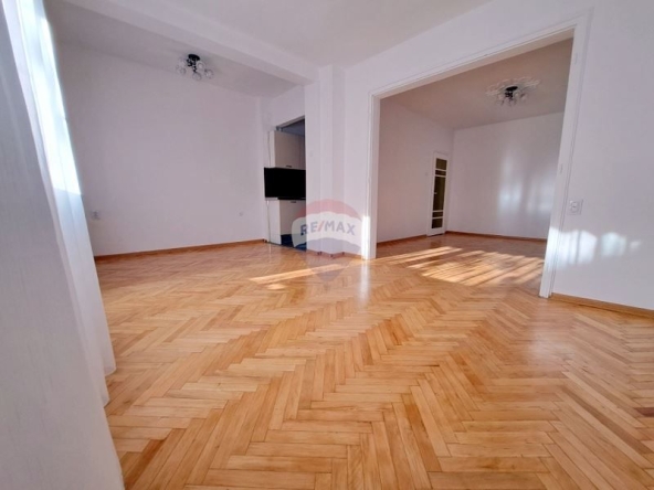 Дава се под наем Офис в Варна, Център - 100 кв.м за 800 € - Снимка #1