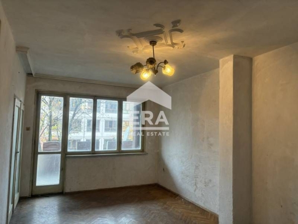 Четиристаен апартамент в Варна, Център - 100 кв.м за 2430 €/кв.м - Снимка #1