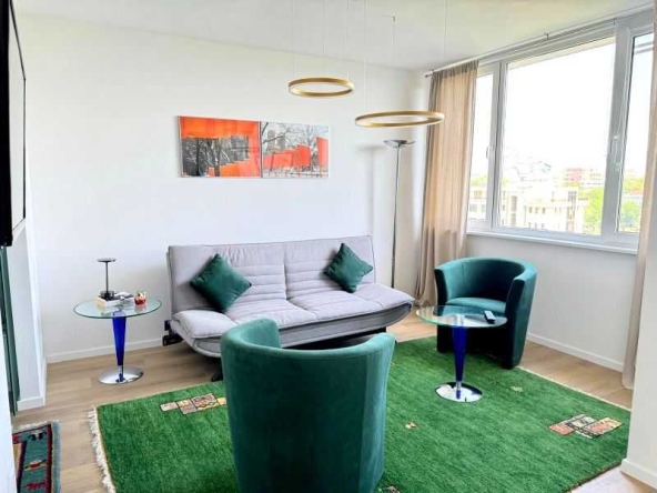 Дава се под наем Едностаен апартамент в Бургас, Център - 49 кв.м за 438.6 € - Снимка #1