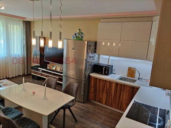 Дава се под наем Тристаен апартамент в Плевен, Мара Денчева - 82 кв.м за 433.5 € - Снимка #1