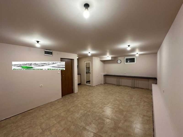 Дава се под наем Склад в Пловдив, Кършияка - 35 кв.м за 178.5 € - Снимка #1