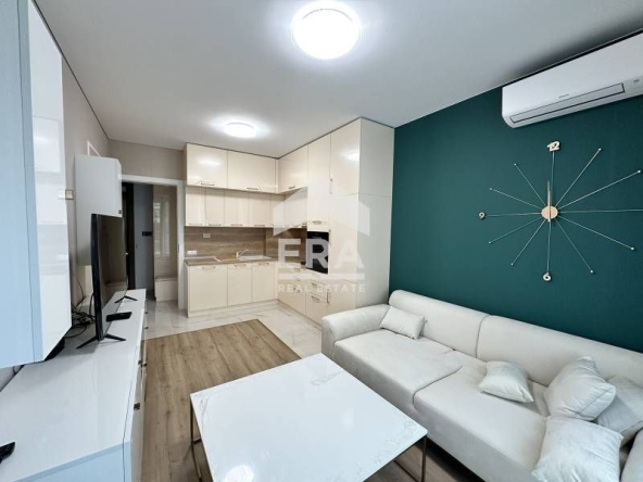 Дава се под наем Двустаен апартамент в к.к. Св.Св. Константин и Елена - 70 кв.м за 950 € - Снимка #1