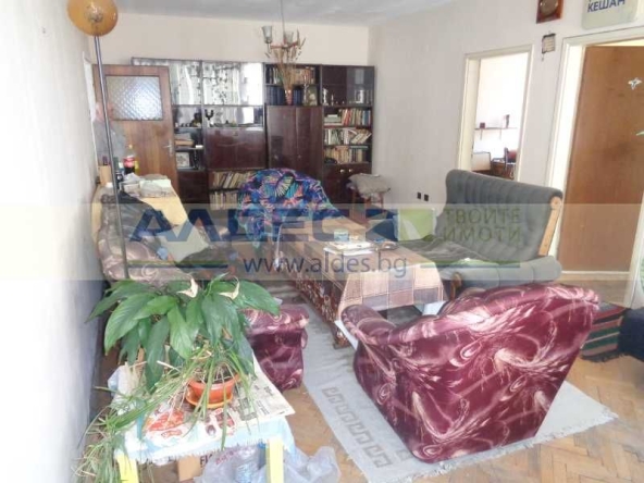 Дава се под наем Тристаен апартамент в София, Център - 104 кв.м за 459 € - Снимка #1