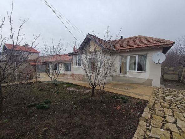 Къща в с. Ветрино, Област Варна - 70 кв.м за 972 €/кв.м - Снимка #1