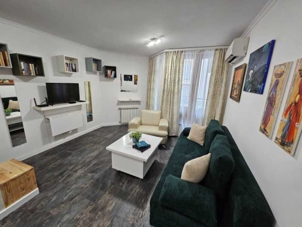 Дава се под наем Ателие в София, Оборище - 35 кв.м за 499.8 € - Снимка #1