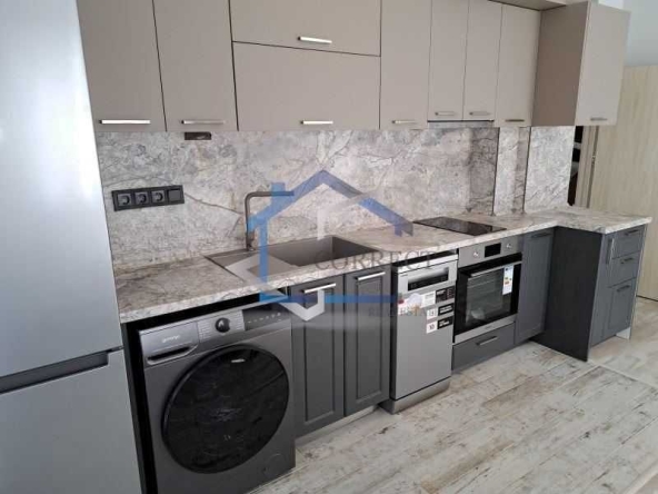 Дава се под наем Тристаен апартамент в Варна, Възраждане 1 - 86 кв.м за 510 € - Снимка #1