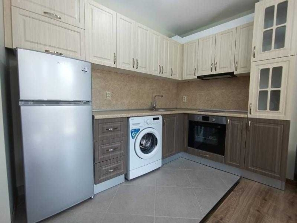 Дава се под наем Тристаен апартамент в Бургас, Център - 86 кв.м за 612 € - Снимка #1