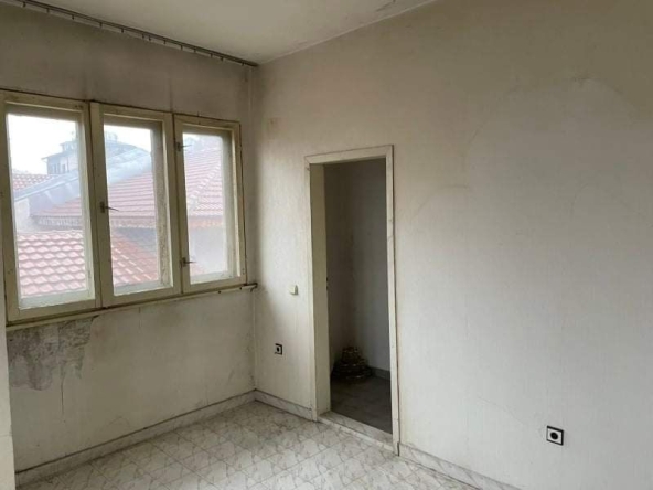 Етаж от къща в Плевен, Сторгозия - 53 кв.м за 850 €/кв.м - Снимка #1