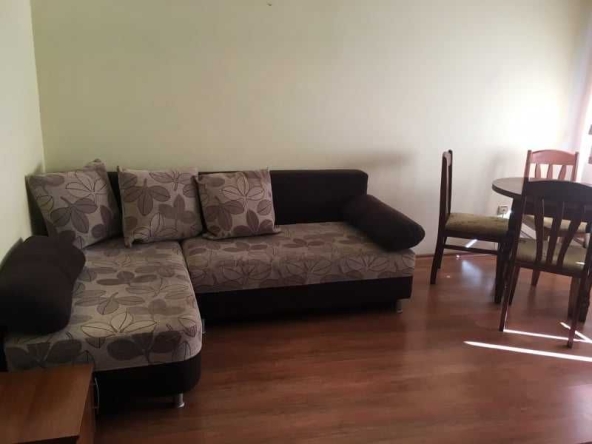 Дава се под наем Двустаен апартамент в Бургас, Център - 73 кв.м за 91.8 € - Снимка #1