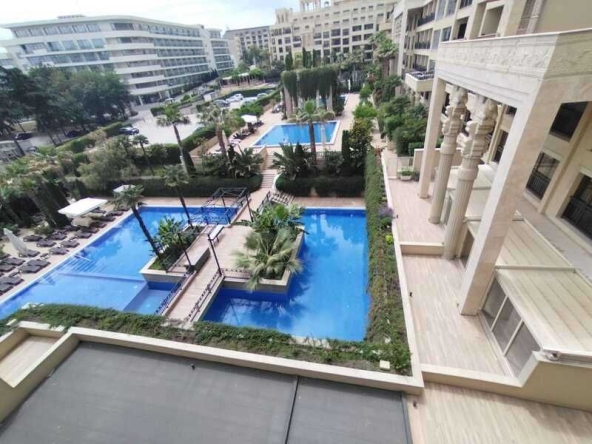 Двустаен апартамент в Варна, Цветен квартал - 63 кв.м за 2016 €/кв.м - Снимка #1