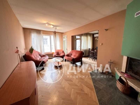 Четиристаен апартамент в Пловдив, Център - 140 кв.м за 1750 €/кв.м - Снимка #1