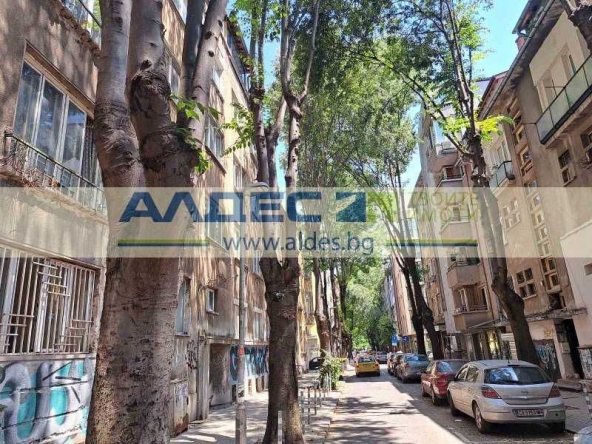 Тристаен апартамент в София, Център - 72 кв.м за 3723 €/кв.м - Снимка #1