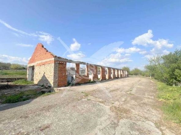 Промишлена сграда в с. Искра, Област Бургас - 4425 кв.м за 8 €/кв.м - Снимка #1