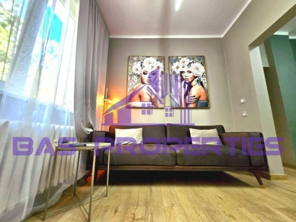 Тристаен апартамент в София, Център - 68 кв.м за 4044 €/кв.м - Снимка #1