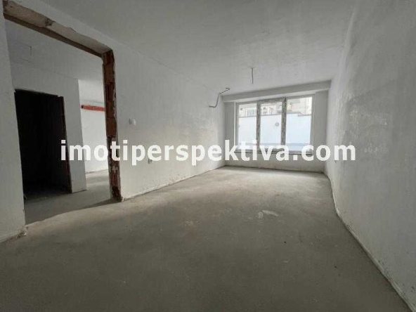 Двустаен апартамент в Пловдив, Кючук Париж - 137 кв.м за 723 €/кв.м - Снимка #1