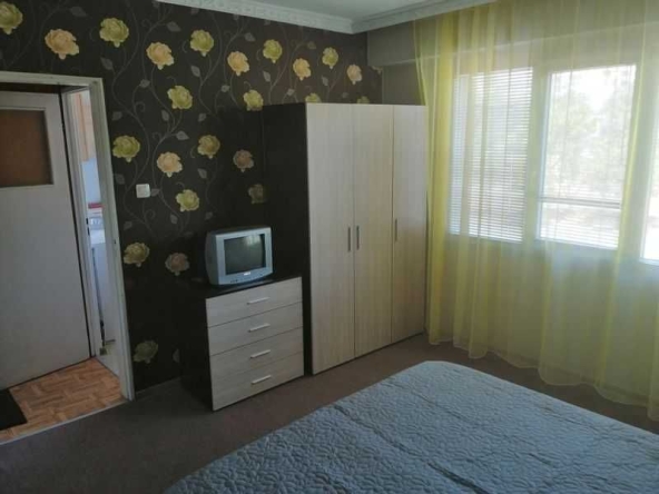 Дава се под наем Двустаен апартамент в Бургас, Славейков - 65 кв.м за 94.35 € - Снимка #1