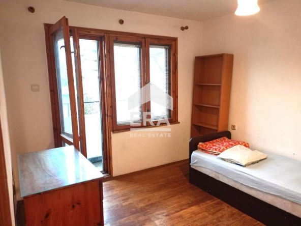 Дава се под наем Четиристаен апартамент в Варна, Погреби - 100 кв.м за 340 € - Снимка #1