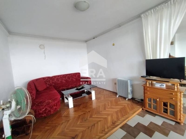 Дава се под наем Четиристаен апартамент в Варна, Лятно кино Тракия - 122 кв.м за 614 € - Снимка #1