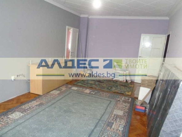 Четиристаен апартамент в София, Банишора - 100 кв.м за 2000 €/кв.м - Снимка #1