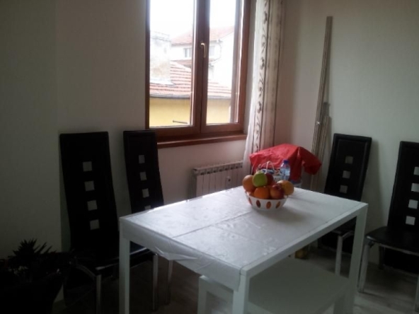 Дава се под наем Двустаен апартамент в София, Център - 63 кв.м за 425 € - Снимка #1
