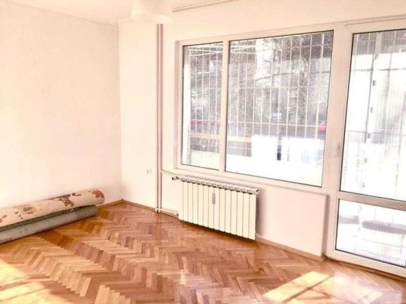 Дава се под наем Тристаен апартамент в София, Лозенец - 105 кв.м за 450 € - Снимка #1