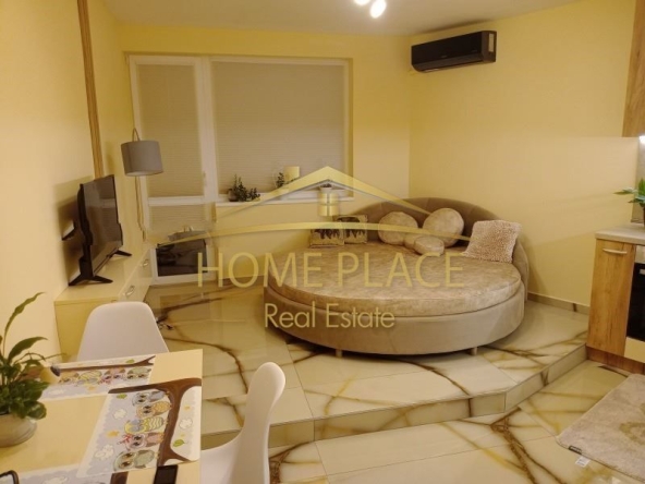 Дава се под наем Двустаен апартамент в Варна, Червен площад - 45 кв.м за 765 € - Снимка #1