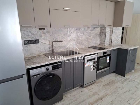 Дава се под наем Тристаен апартамент в Варна, Възраждане 1 - 86 кв.м за 510 € - Снимка #1