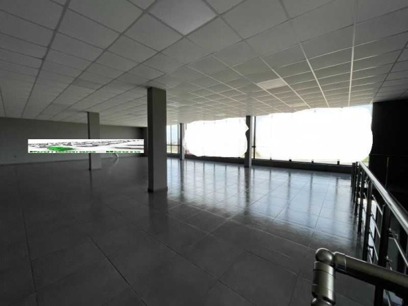 Дава се под наем Магазин в Пловдив, Индустриална зона - Север - 380 кв.м за 1938 € - Снимка #1