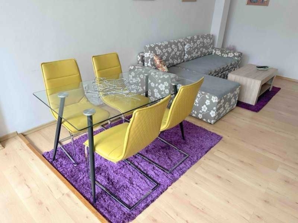 Дава се под наем Двустаен апартамент в Бургас, Център - 65 кв.м за 375 € - Снимка #1