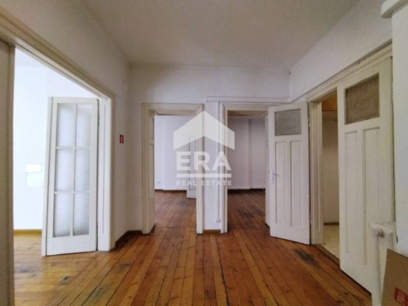 Дава се под наем Офис в София, Център - 100 кв.м за 700 € - Снимка #1